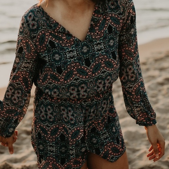 Express Patterned Romper - Picture 2 of 5